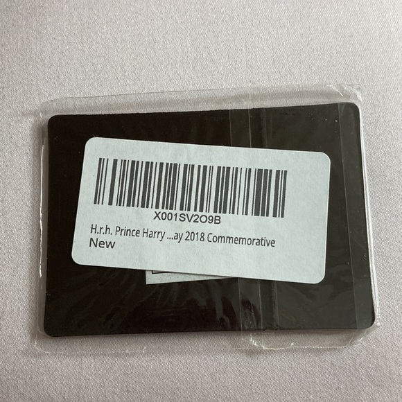 NWT - HRH Prince Harry & Meghan Markle 2018 Royal Wedding Souvenir Foil Magnet - Picture 6 of 9